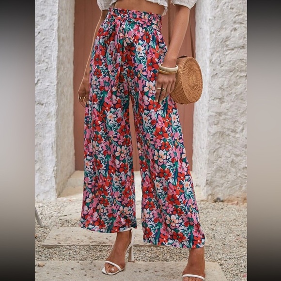 NWOT SHEIN Frenchy Floral Print Wide Leg Cropped Pants Women’s Size Small - Picture 1 of 8
